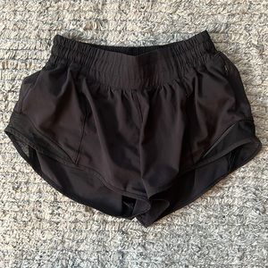 Lululemon 2.5 Hotty Hot shorts SIZE 4